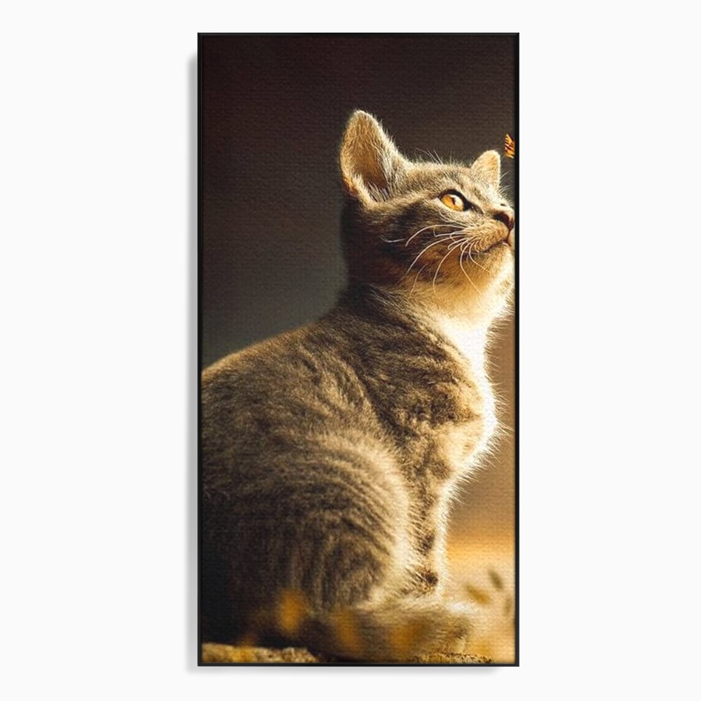 Tablou canvas cu tablou canvas cu pisica si fluture, in rama de aluminiu negru