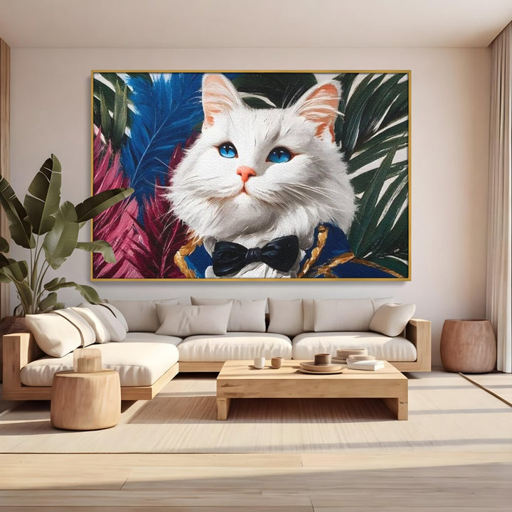 Tablou canvas cu tablou canvas cu pisica in costum, in rama de aluminiu auriu, pe perete intr-un living
