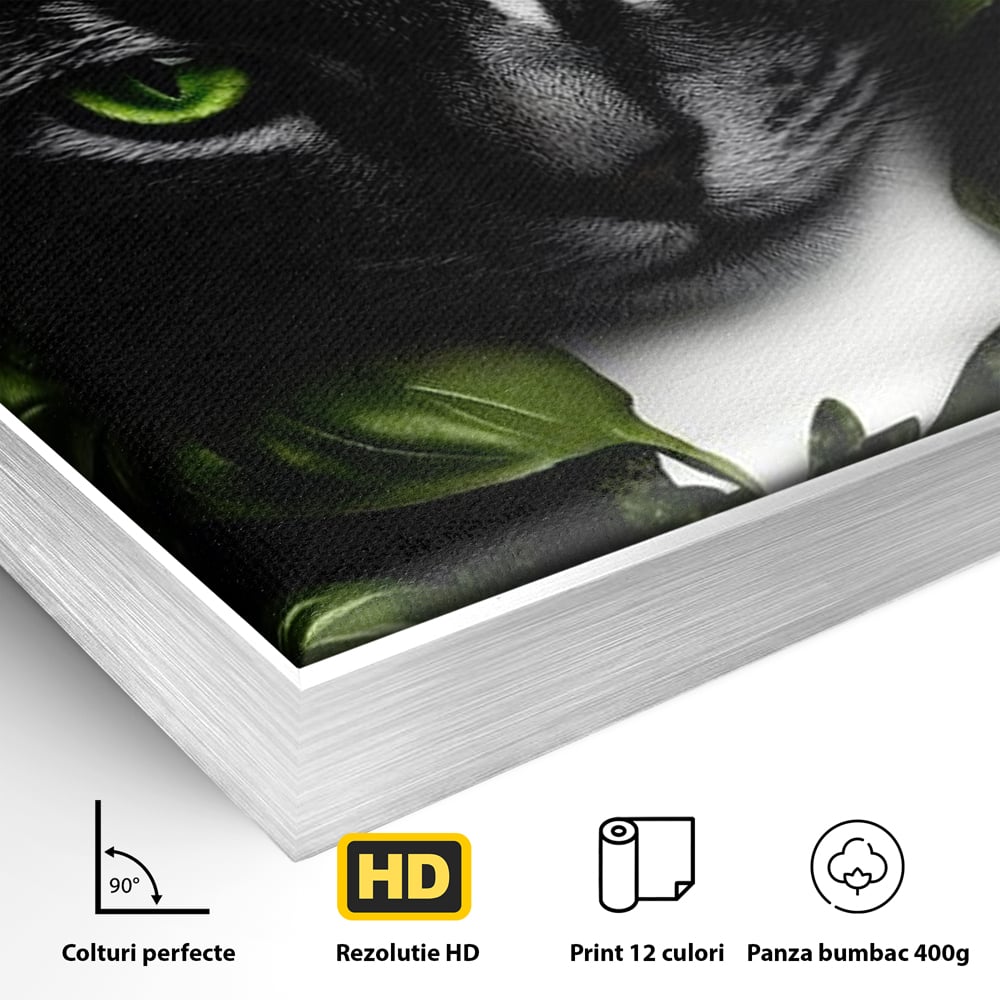 Detaliu al suprafetei: tablou canvas cu pisica bucatar si frunze, in rama de aluminiu argintiu
