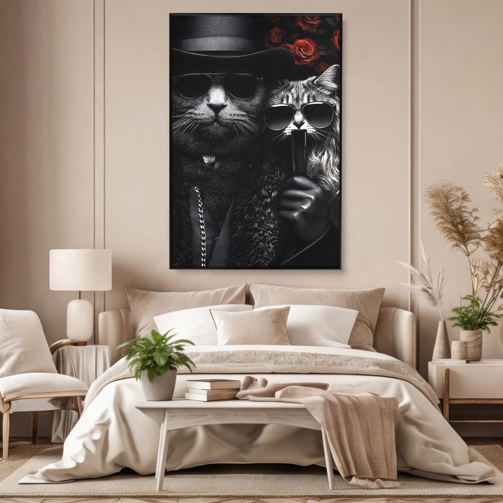 Tablou canvas cu tablou canvas cu pisici gangster in ochelari, in rama de aluminiu negru, pe perete intr-un dormitor