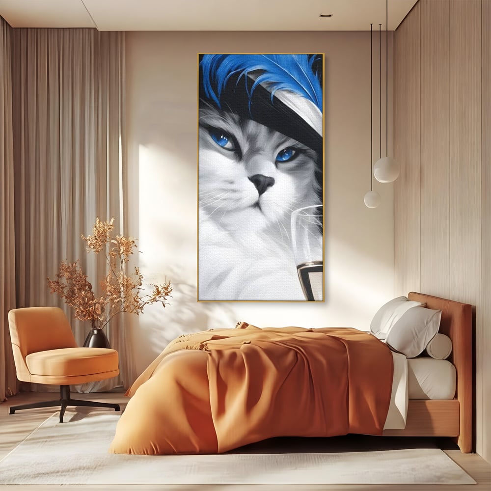 Tablou canvas cu tablou canvas cu pisica aristocrata si palarie, in rama de aluminiu auriu, pe perete intr-un dormitor