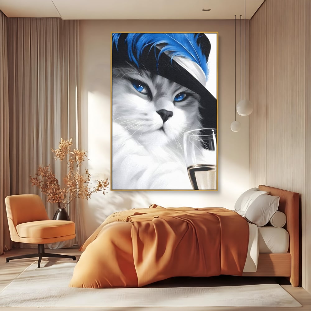Tablou canvas cu tablou canvas cu pisica aristocrata si palarie, in rama de aluminiu auriu, pe perete intr-un dormitor