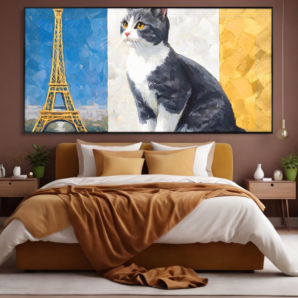 Tablou canvas cu tablou canvas cu pisica si turnul eiffel, in rama de aluminiu negru, pe perete intr-un dormitor