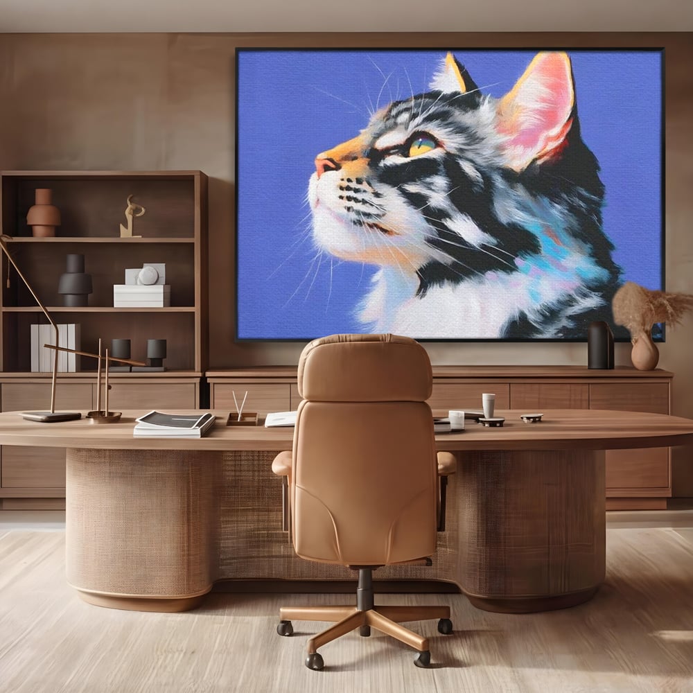 Tablou canvas cu pictura cu profil de pisica, in rama de aluminiu negru, pe perete intr-un birou
