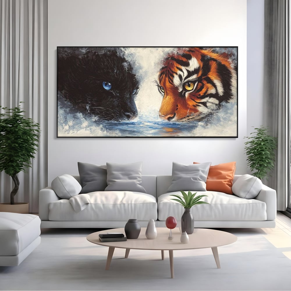 Tablou canvas cu tablou canvas cu pantera si tigru, in rama de aluminiu negru, pe perete intr-un living