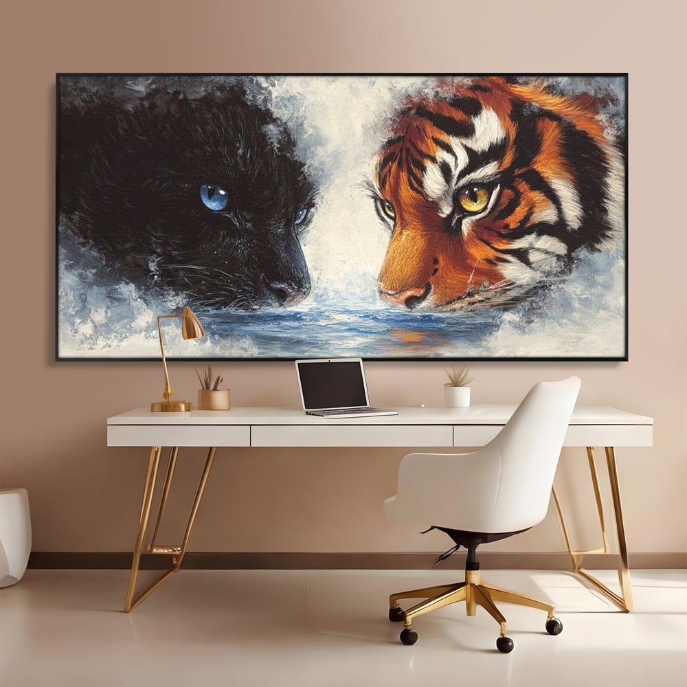 Tablou canvas cu tablou canvas cu pantera si tigru, in rama de aluminiu negru, pe perete intr-un birou