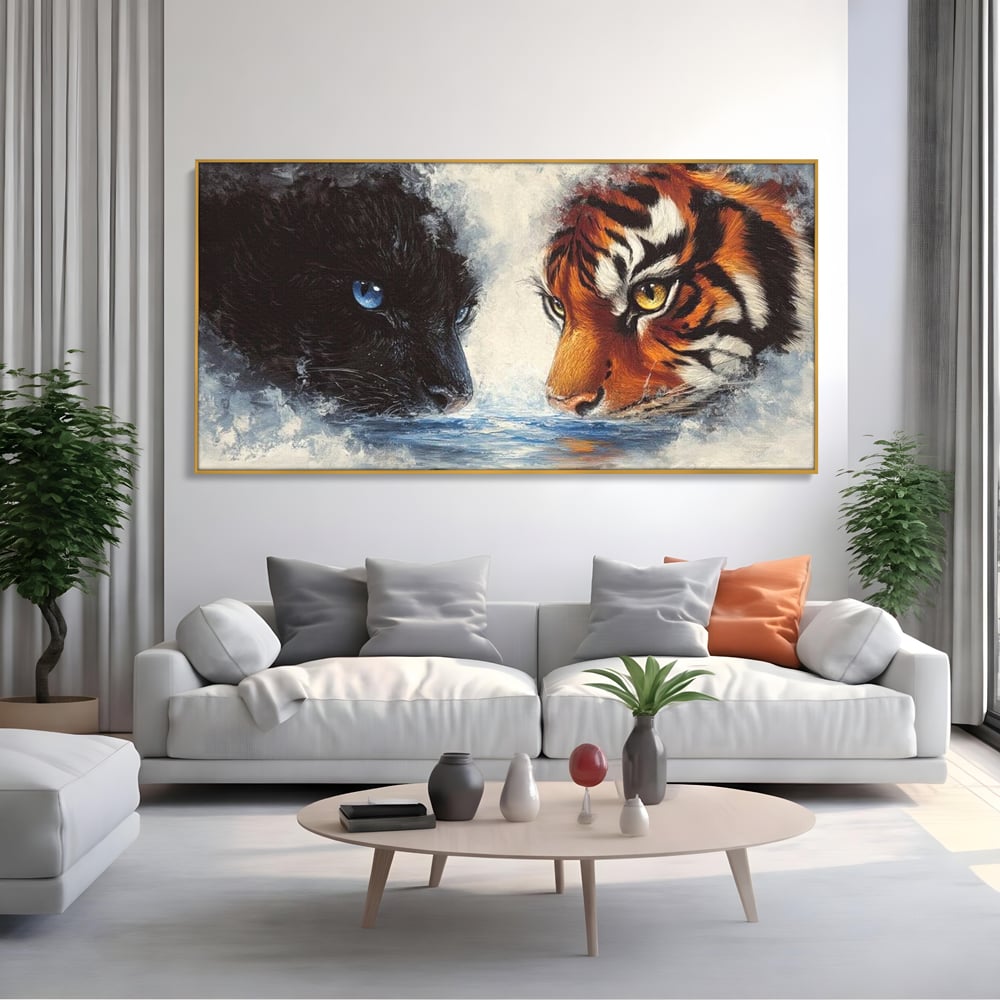 Tablou canvas cu tablou canvas cu pantera si tigru, in rama de aluminiu auriu, pe perete intr-un living
