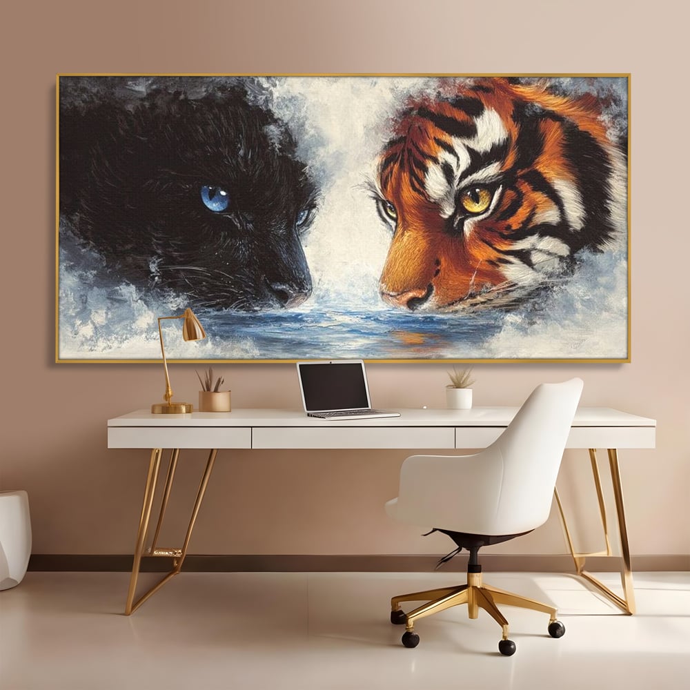 Tablou canvas cu tablou canvas cu pantera si tigru, in rama de aluminiu auriu, pe perete intr-un birou