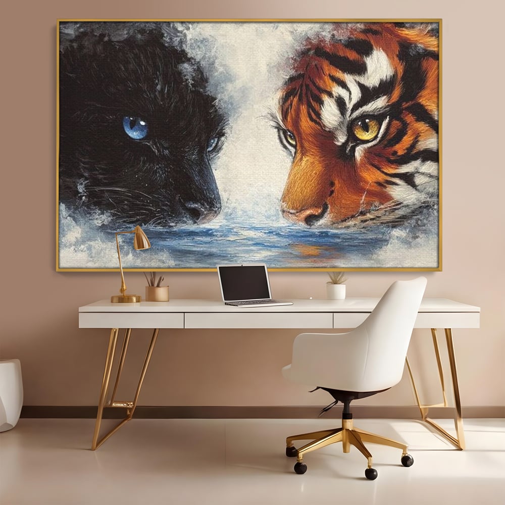 Tablou canvas cu tablou canvas cu pantera si tigru, in rama de aluminiu auriu, pe perete intr-un birou