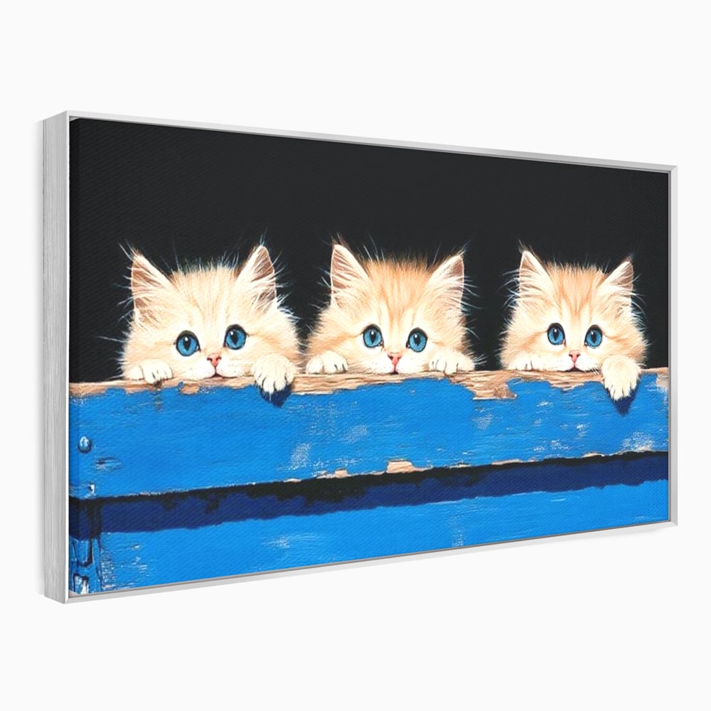 Tablou canvas cu ilustratie digitala cu trei pisicute, in rama de aluminiu argintiu