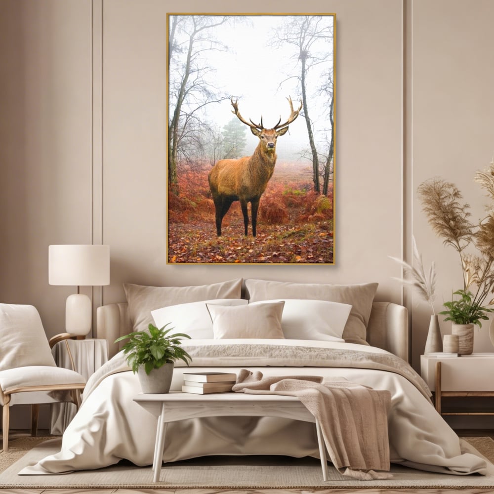 Tablou canvas cu tablou canvas cu cerb in padure cu ceata, in rama de aluminiu auriu, pe perete intr-un dormitor