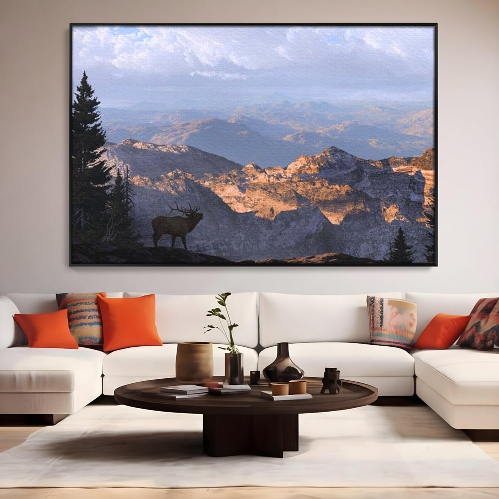 Tablou canvas cu tablou canvas cu elan si munti, in rama de aluminiu negru, pe perete intr-un living