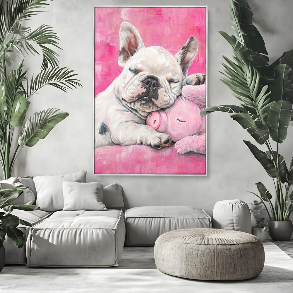 Tablou canvas cu pictura cu bulldog si porcusor, in rama de aluminiu argintiu, pe perete intr-un living