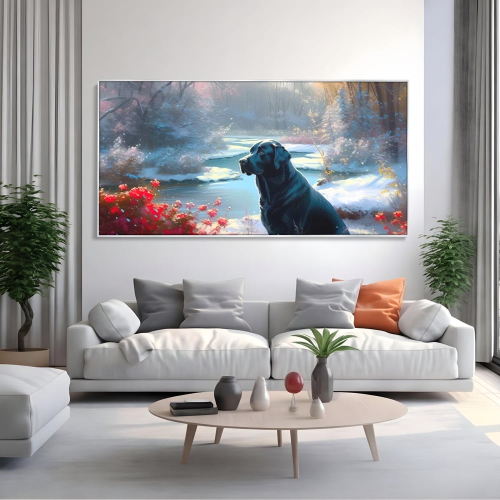 Tablou canvas cu tablou canvas cu labrador negru pe malul unui lac inzapezit, in rama de aluminiu argintiu, pe perete intr-un living