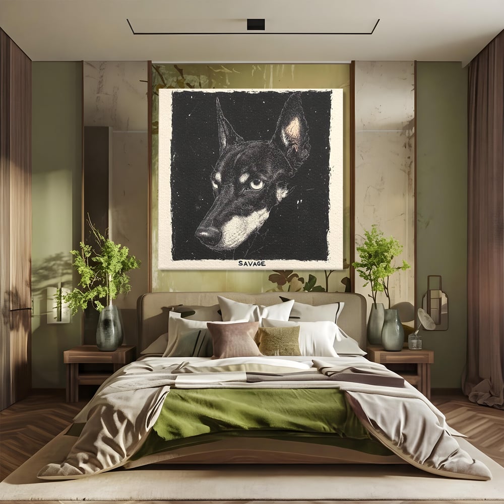 Tablou canvas cu tablou canvas cu portret de caine, fara rama, pe sasiu de lemn, pe perete intr-un dormitor