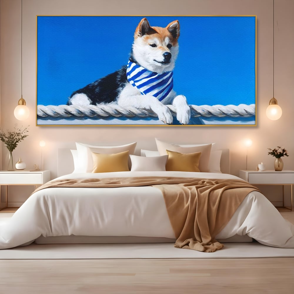 Tablou canvas cu tablou cu caine shiba in stil marinar, in rama de aluminiu auriu, pe perete intr-un dormitor