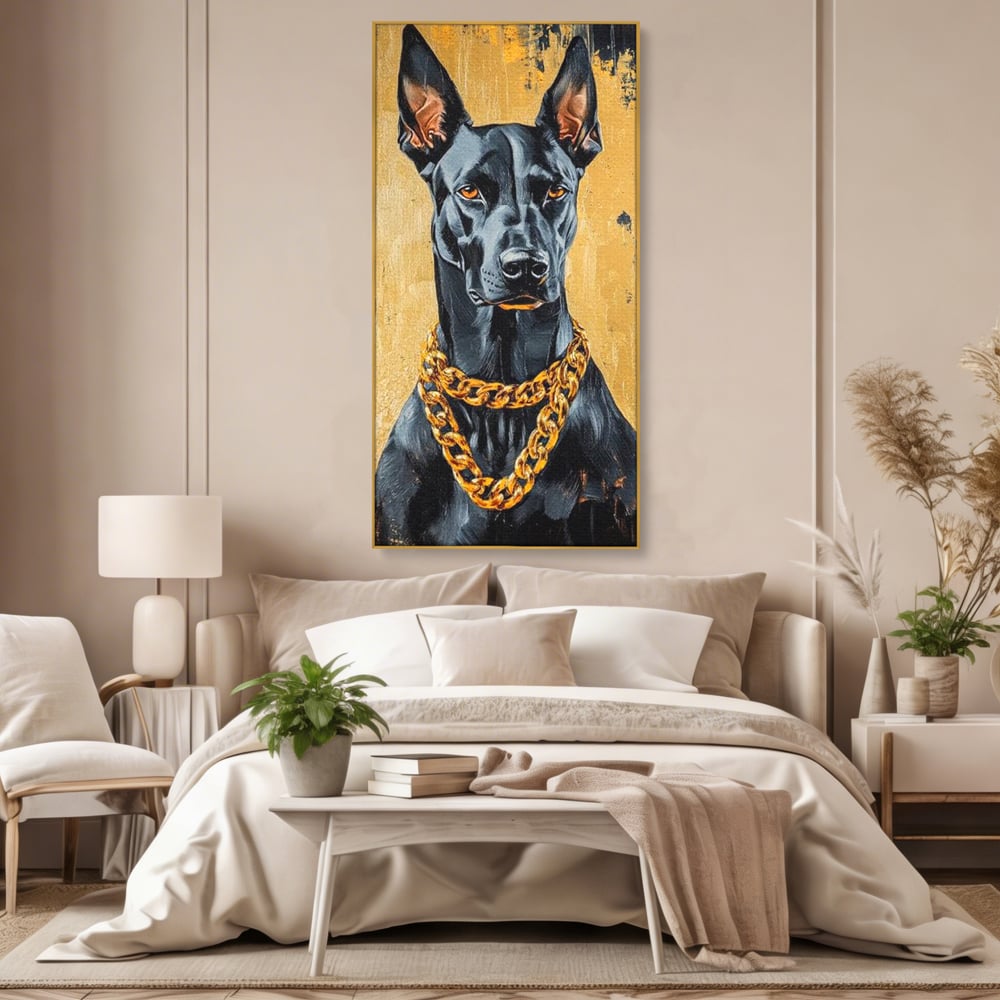 Tablou canvas cu tablou canvas cu doberman negru, in rama de aluminiu auriu, pe perete intr-un dormitor