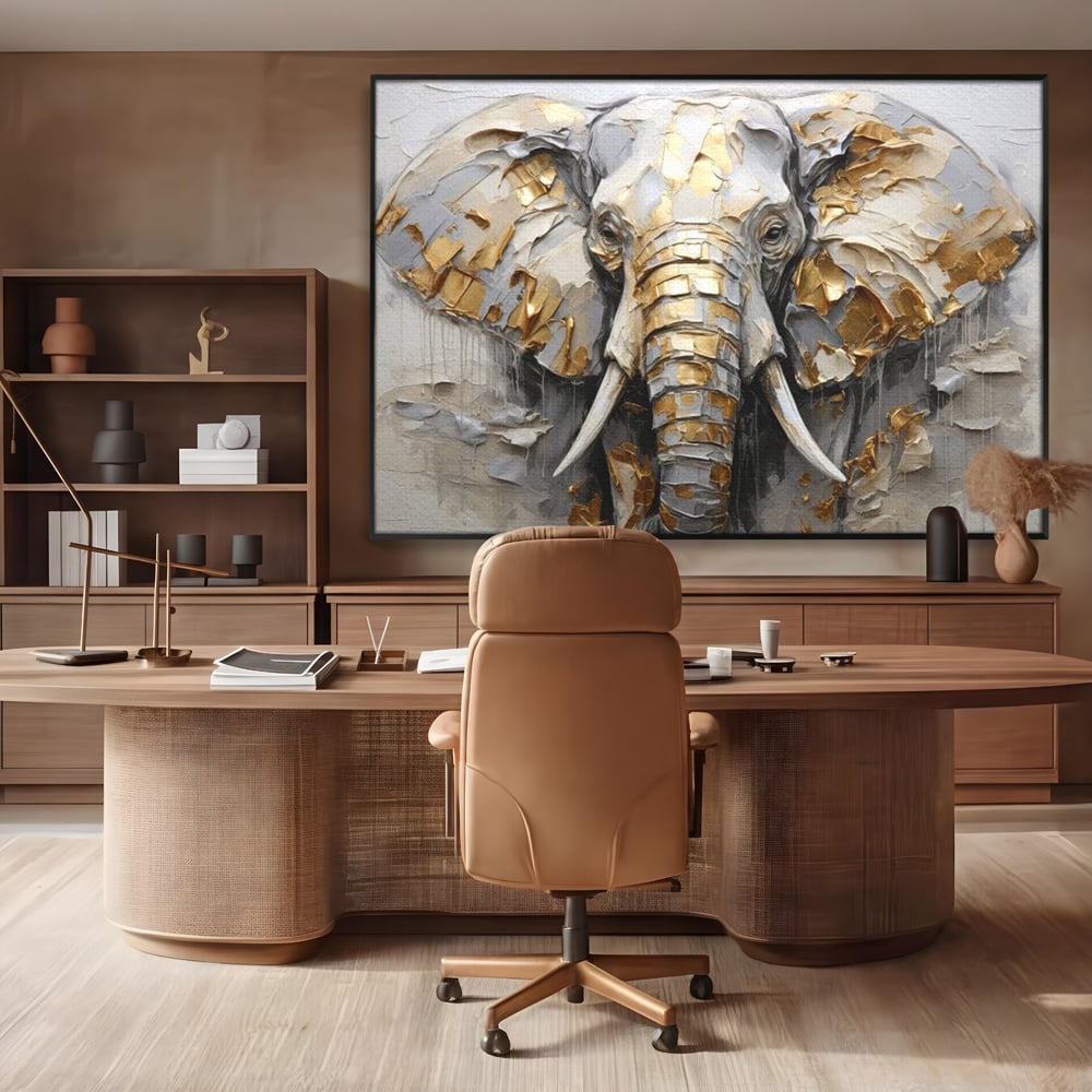 Tablou canvas cu tablou canvas cu cap de elefant in relief si insertii aurii, in rama de aluminiu negru, pe perete intr-un birou
