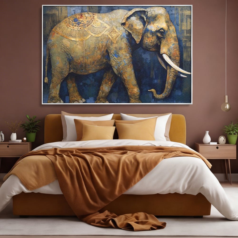 Tablou canvas cu tablou canvas cu pictura de elefant auriu, in rama de aluminiu argintiu, pe perete intr-un dormitor