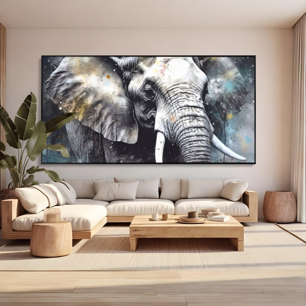 Tablou canvas cu tablou canvas cu cap de elefant, in rama de aluminiu negru, pe perete intr-un living