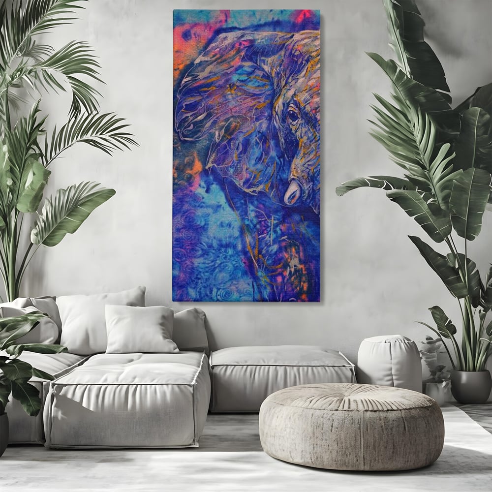 Tablou canvas cu tablou canvas cu profil de elefant in culori vibrante, fara rama, pe sasiu de lemn, pe perete intr-un living