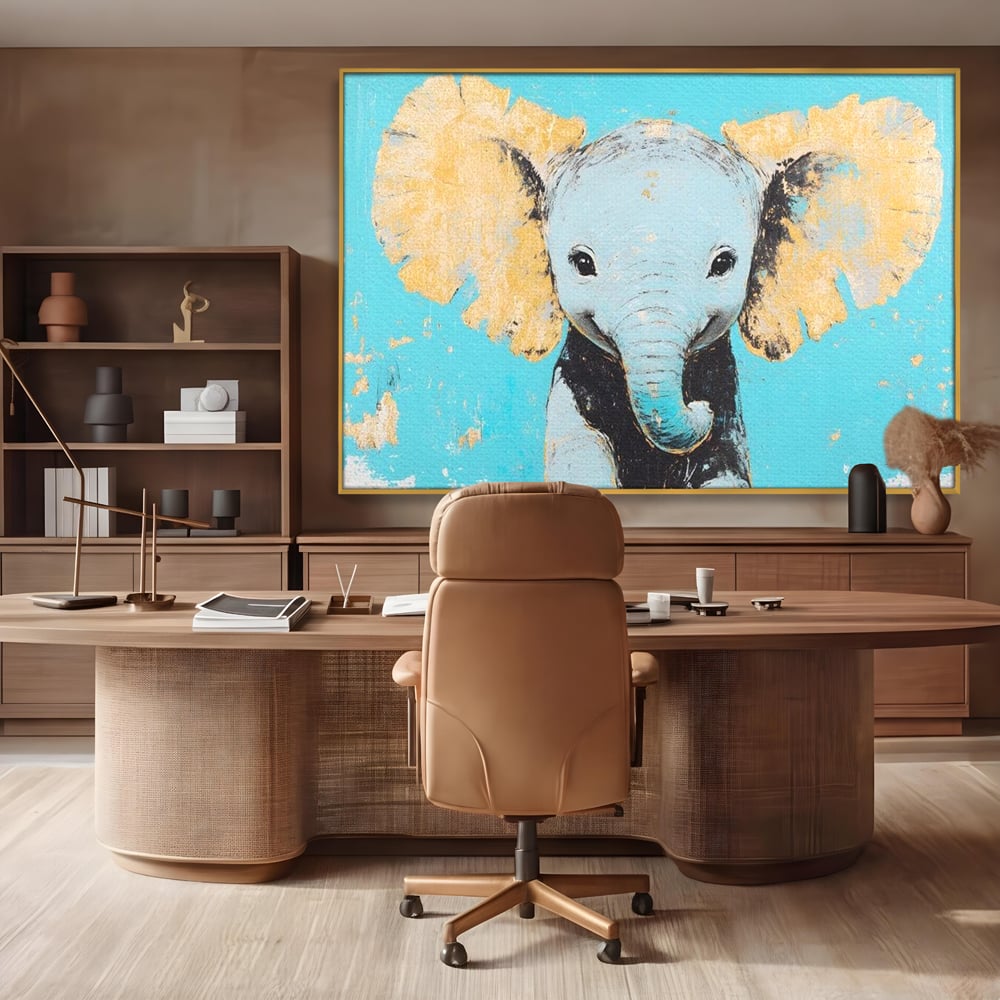 Tablou canvas cu tablou canvas cu un pui de elefant, in rama de aluminiu auriu, pe perete intr-un birou