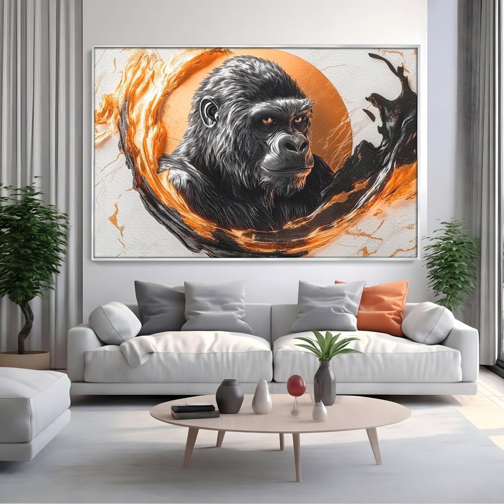 Tablou canvas cu tablou canvas cu gorila si cerc de foc, in rama de aluminiu argintiu, pe perete intr-un living