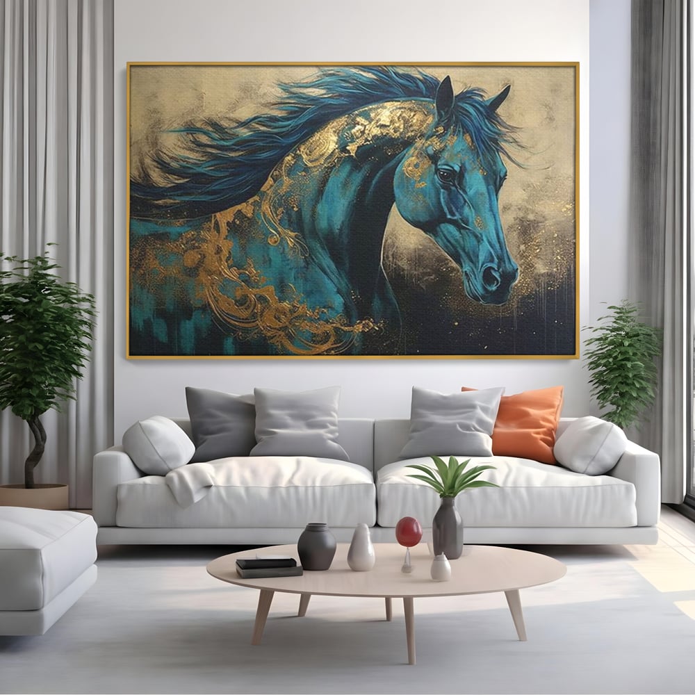 Tablou canvas cu tablou canvas cu cal albastru si auriu, in rama de aluminiu auriu, pe perete intr-un living