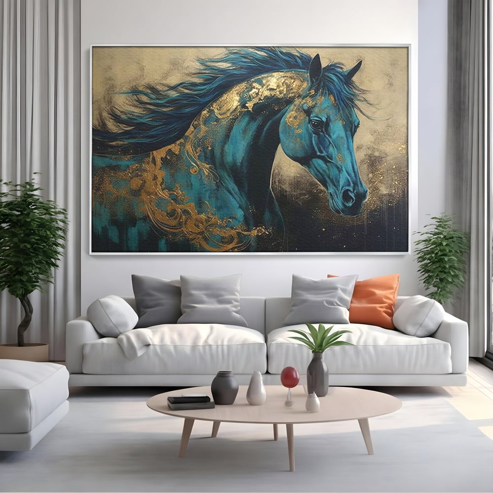 Tablou canvas cu tablou canvas cu cal albastru si auriu, in rama de aluminiu argintiu, pe perete intr-un living