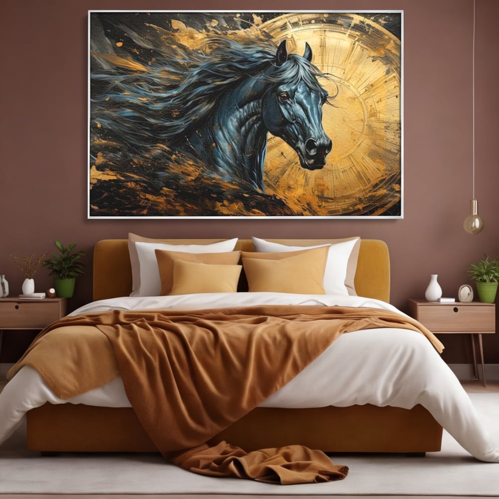 Tablou canvas cu tablou canvas cu un cal negru si coama in vant, in rama de aluminiu argintiu, pe perete intr-un dormitor