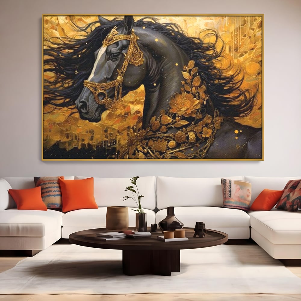 Tablou canvas cu tablou canvas cu armasar negru si ornamente aurii, in rama de aluminiu auriu, pe perete intr-un living