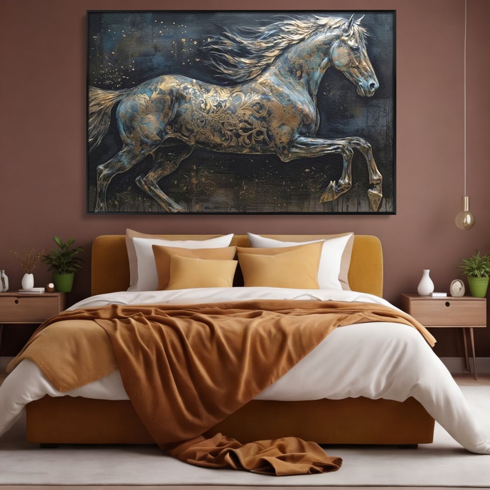 Tablou canvas cu tablou canvas cu armasar in galop, in rama de aluminiu negru, pe perete intr-un dormitor
