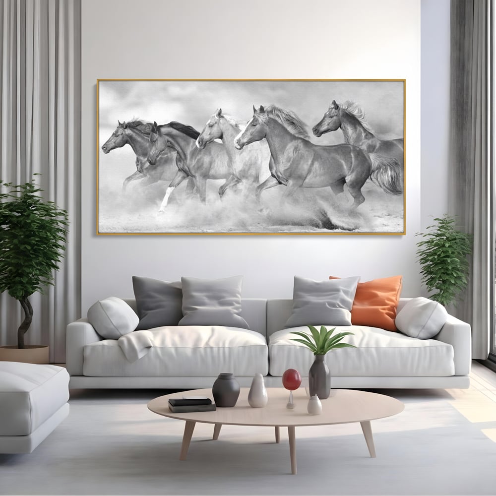 Tablou canvas cu tablou canvas cu cai in galop, in rama de aluminiu auriu, pe perete intr-un living