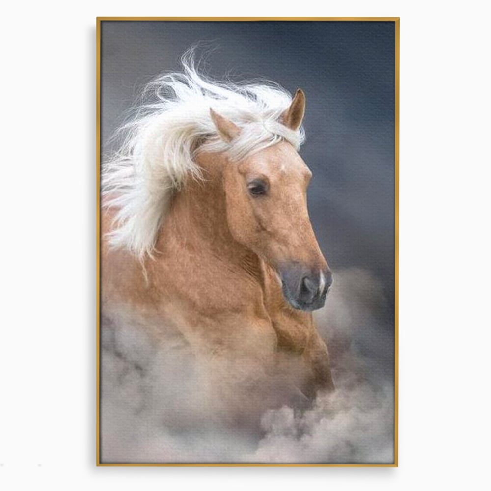 Tablou canvas cu tablou cu armasar in galop si coama alba, in rama de aluminiu auriu