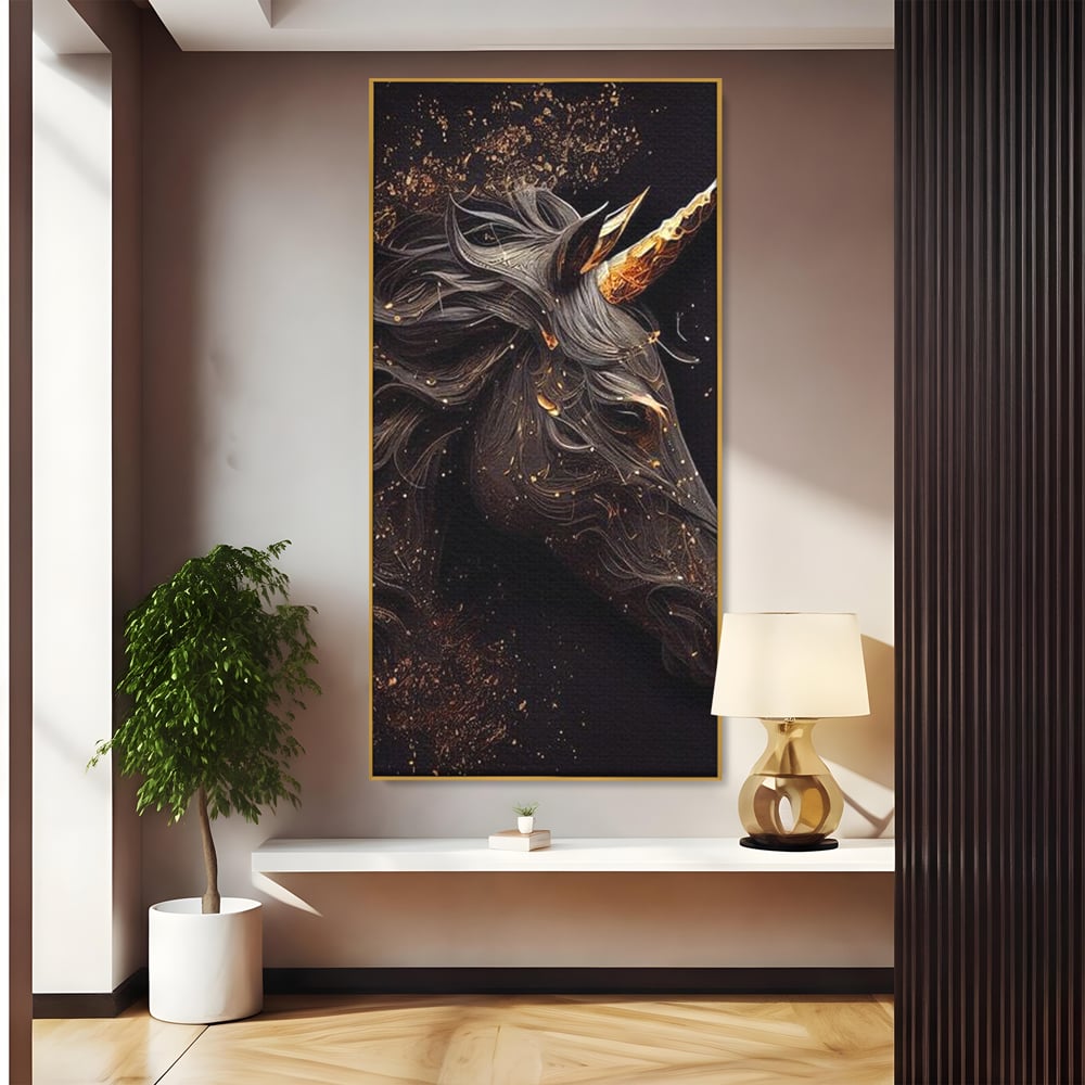 Tablou canvas cu portret de unicorn negru cu detalii aurii, in rama de aluminiu auriu