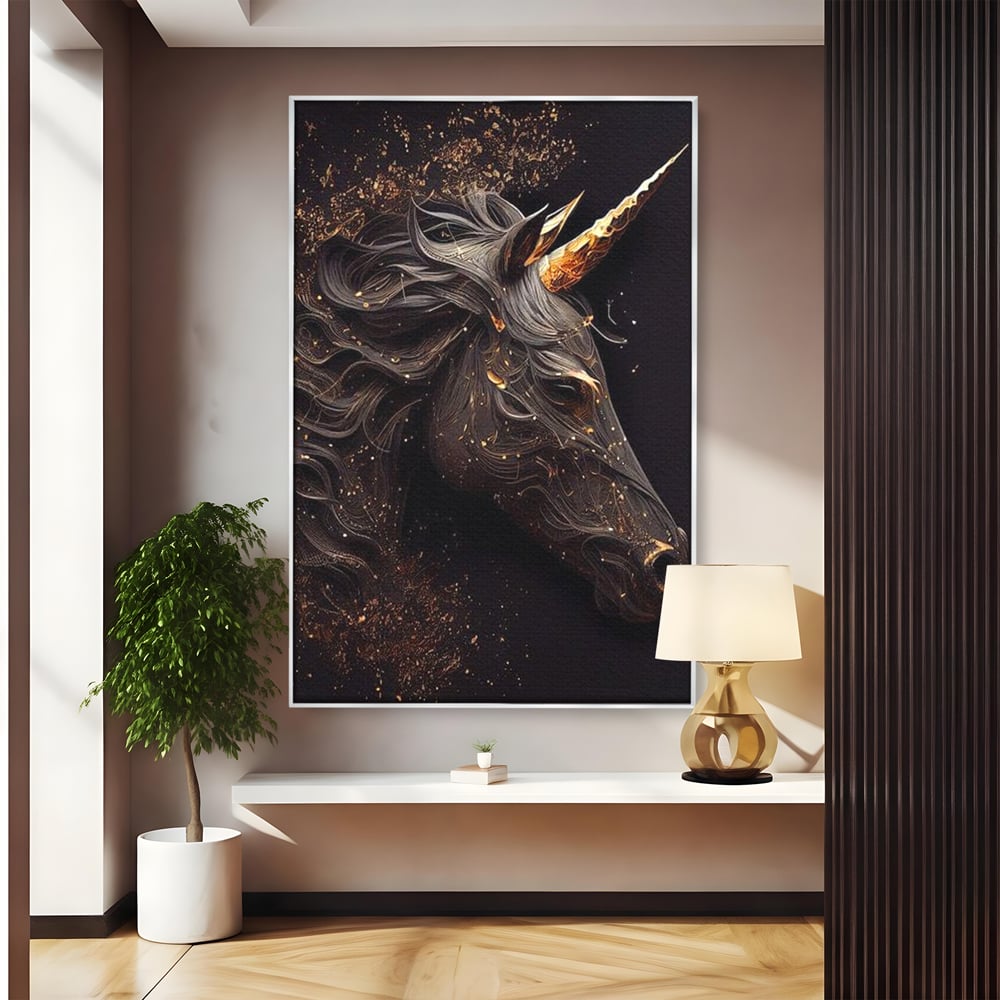 Tablou canvas cu portret de unicorn negru cu detalii aurii, in rama de aluminiu argintiu