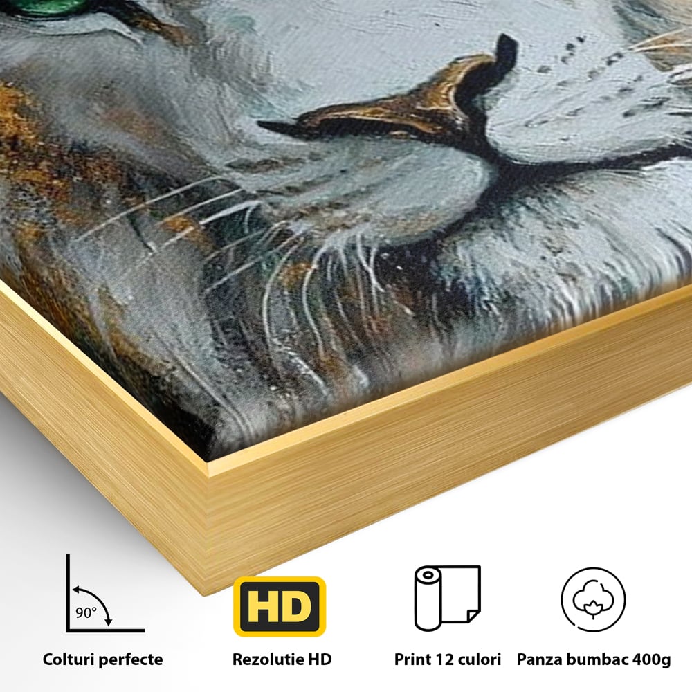 Detaliu al suprafetei: tablou canvas cu leu alb si ochi verzi, in rama de aluminiu auriu