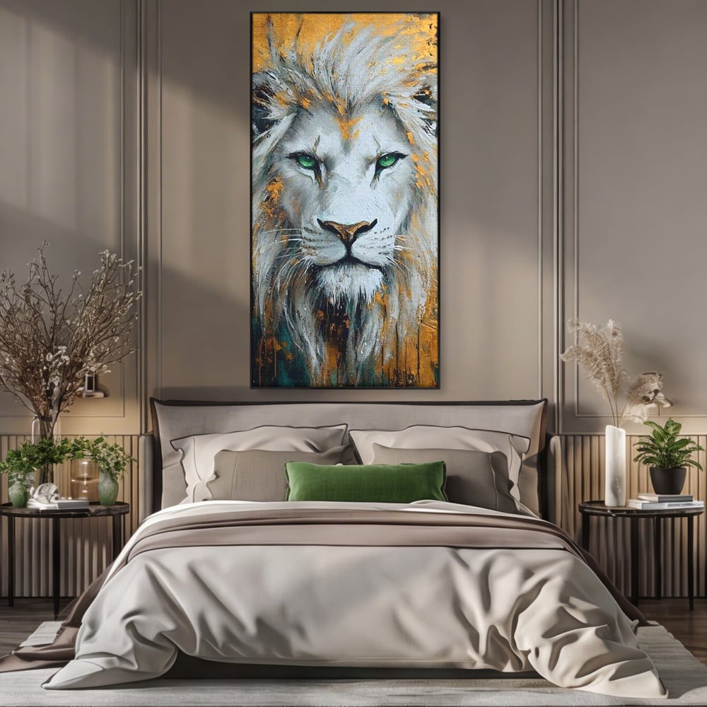 Tablou canvas cu tablou canvas cu leu alb si ochi verzi, in rama de aluminiu negru, pe perete intr-un dormitor