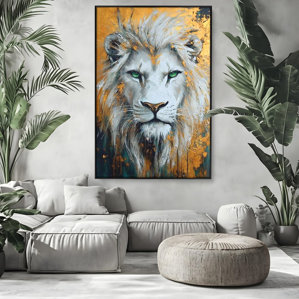 Tablou canvas cu tablou canvas cu leu alb si ochi verzi, in rama de aluminiu negru, pe perete intr-un living