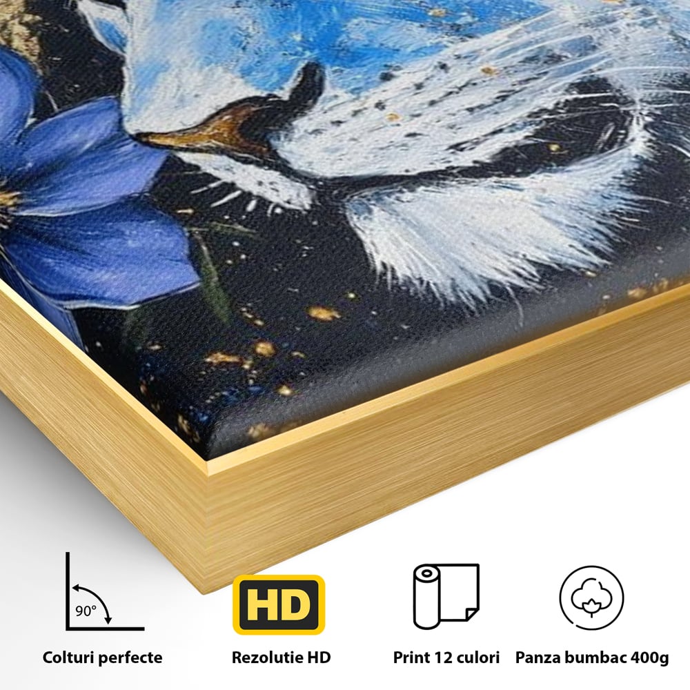 Detaliu al suprafetei: tablou canvas cu leoaica albastra si floare, in rama de aluminiu auriu