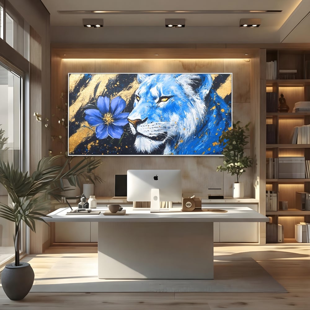 Tablou canvas cu tablou canvas cu leoaica albastra si floare, in rama de aluminiu argintiu, pe perete intr-un birou