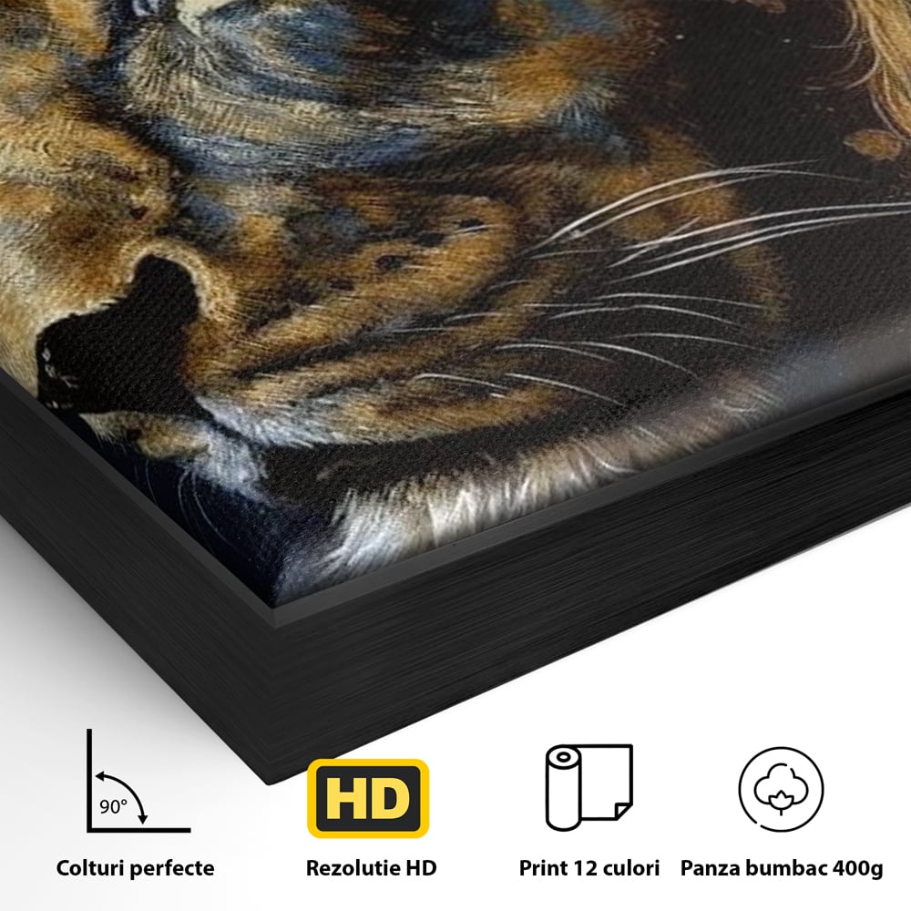 Detaliu al suprafetei: tablou canvas cu leu in profil, in rama de aluminiu negru