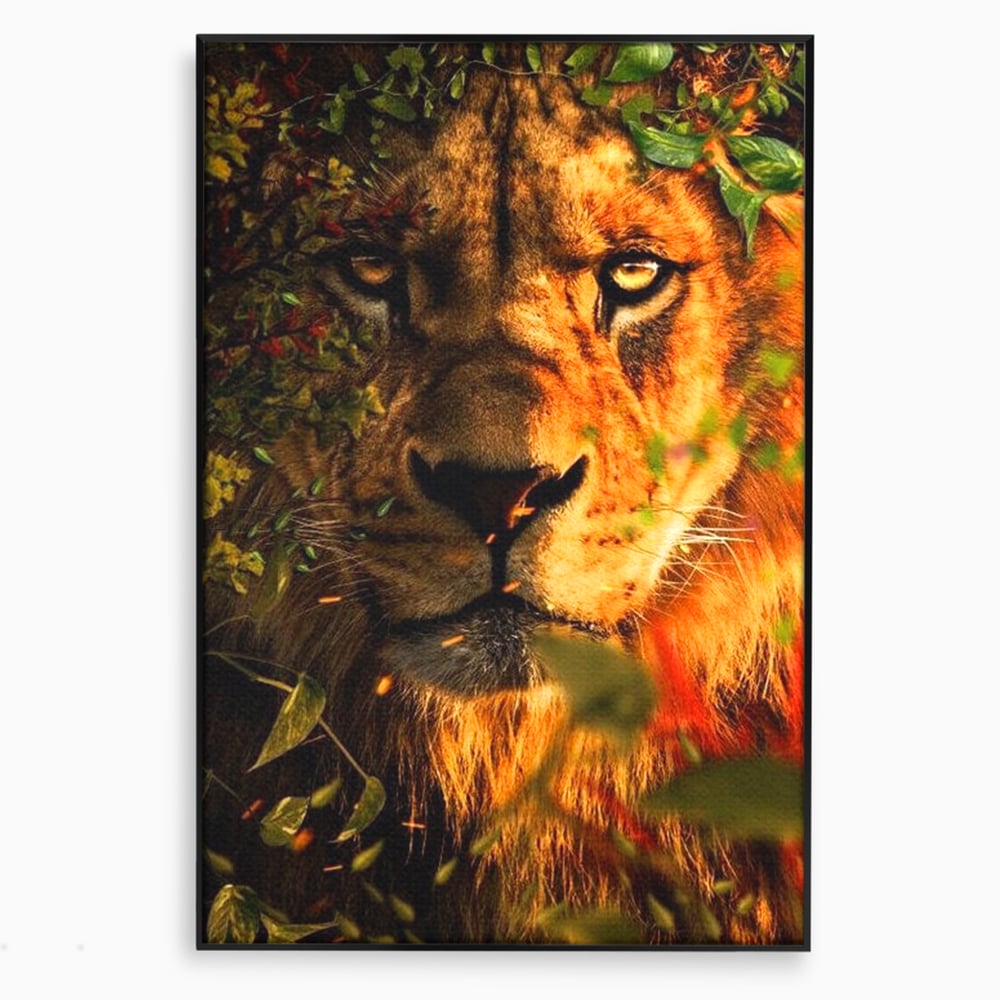 Tablou canvas cu tablou canvas cu leu mascat in frunzis, in rama de aluminiu negru