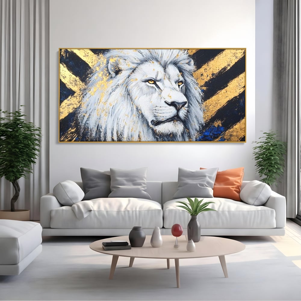 Tablou canvas cu tablou canvas cu leu alb si accente aurii, in rama de aluminiu auriu, pe perete intr-un living