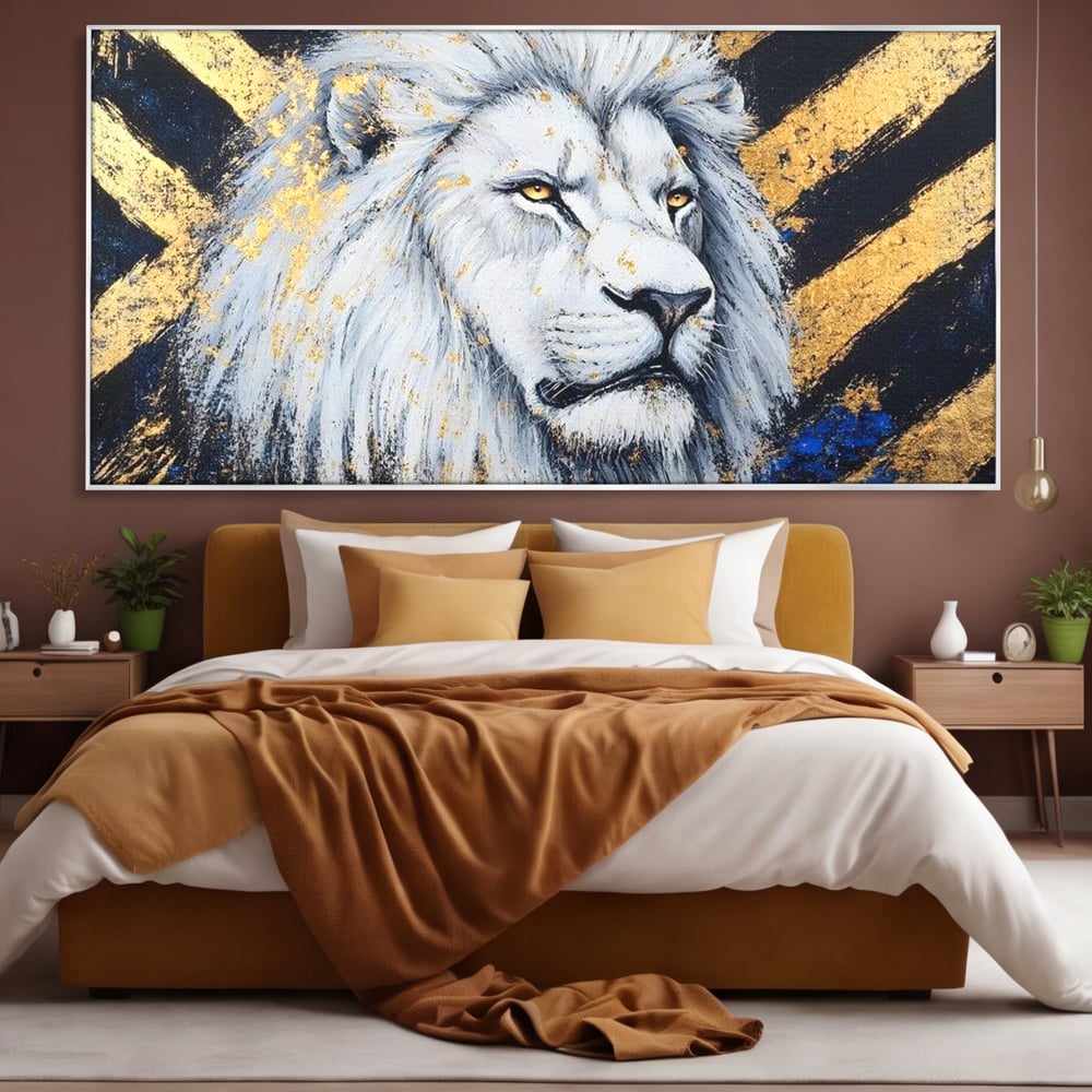Tablou canvas cu tablou canvas cu leu alb si accente aurii, in rama de aluminiu argintiu, pe perete intr-un dormitor