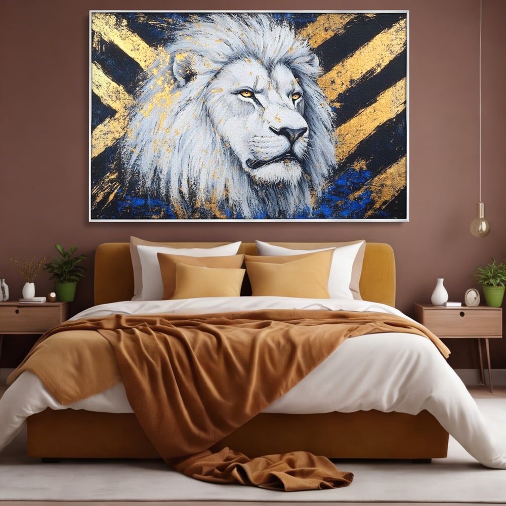 Tablou canvas cu tablou canvas cu leu alb si accente aurii, in rama de aluminiu argintiu, pe perete intr-un dormitor
