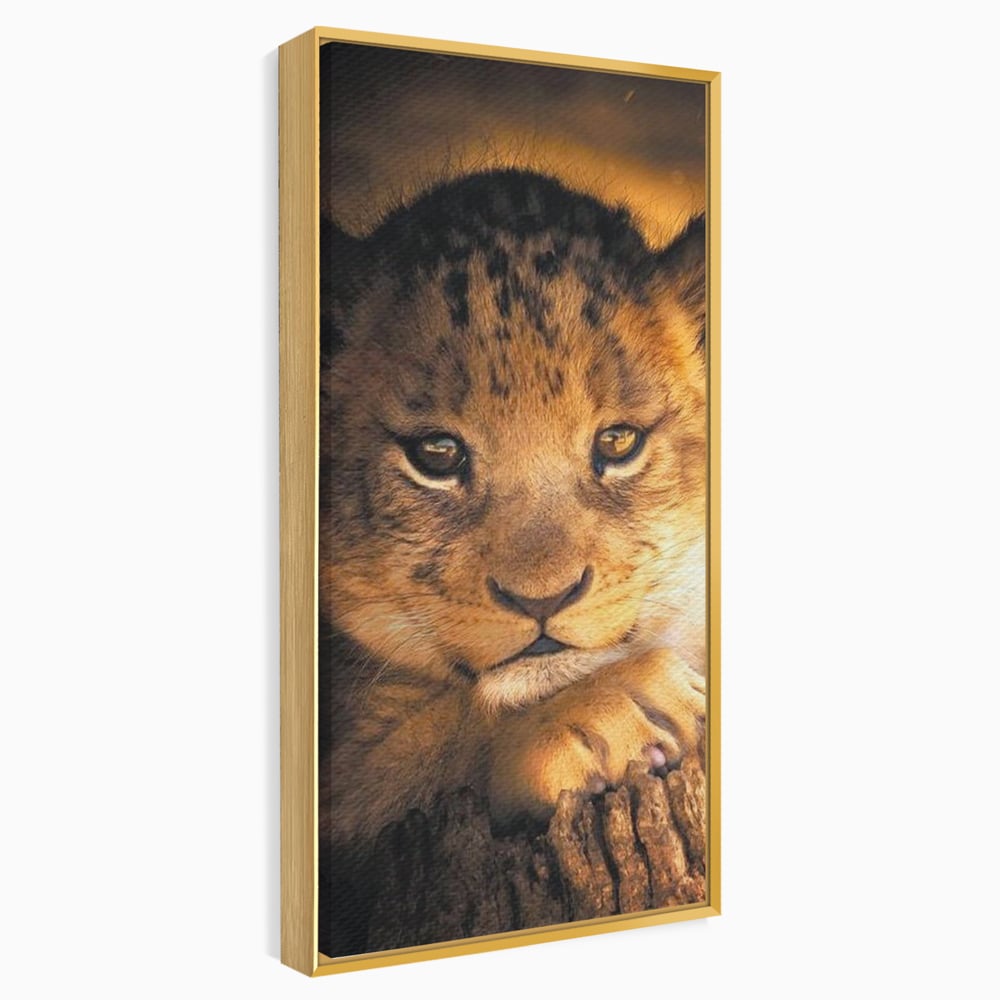 Tablou canvas cu tablou canvas cu portret de pui de leu, in rama de aluminiu auriu