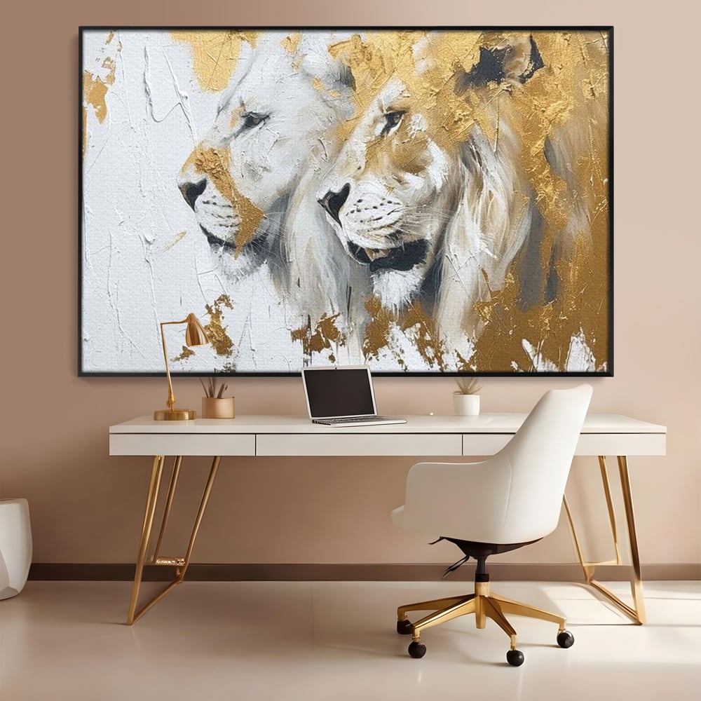 Tablou canvas cu tablou canvas cu doi lei si accente aurii, in rama de aluminiu negru, pe perete intr-un birou