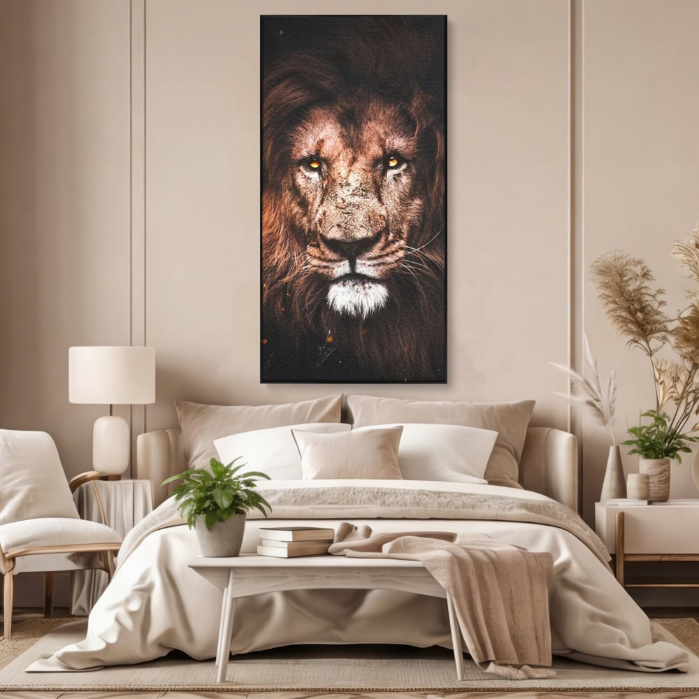 Tablou canvas cu tablou canvas cu leu, in rama de aluminiu negru, pe perete intr-un dormitor
