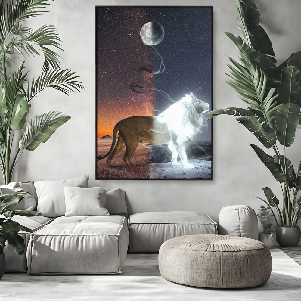 Tablou canvas cu tablou canvas cu leu si luna, in rama de aluminiu negru, pe perete intr-un living